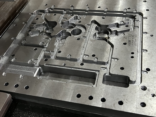 پایه قالب تزریق ماشینکاری CNC با 1.2738 / 1.2083 / P80 / D2 / H13